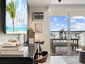 Interior - 42F Coastal Chic Retreat -Elegant Oceanview Living (Honolulu)