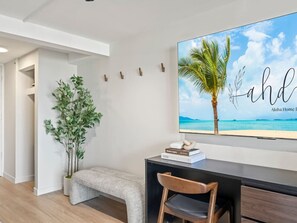 Interior - 42F Coastal Chic Retreat -Elegant Oceanview Living (Honolulu)