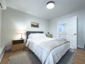 Iron/ironing board, Internet, bed sheets - 2-Bedroom Historical Home in Midtown Sacramento (Sacramento)