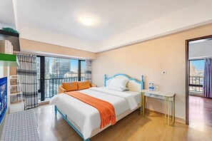 Laptop workspace, free WiFi - Shengmei Ya International Apartment  (Guangzhou)