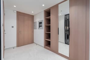 Iron/ironing board, free WiFi, bed sheets - Samaya Holiday Homes Cloud Suites (Dubai)