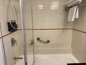 Bathroom - One-bedroom City Escape I Mantra on Queen (Brisbane City)