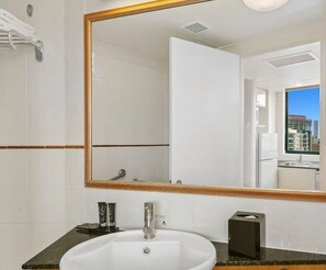 Bathroom - Executive Studio with City Views | Mantra on Queen (Brisbane City)