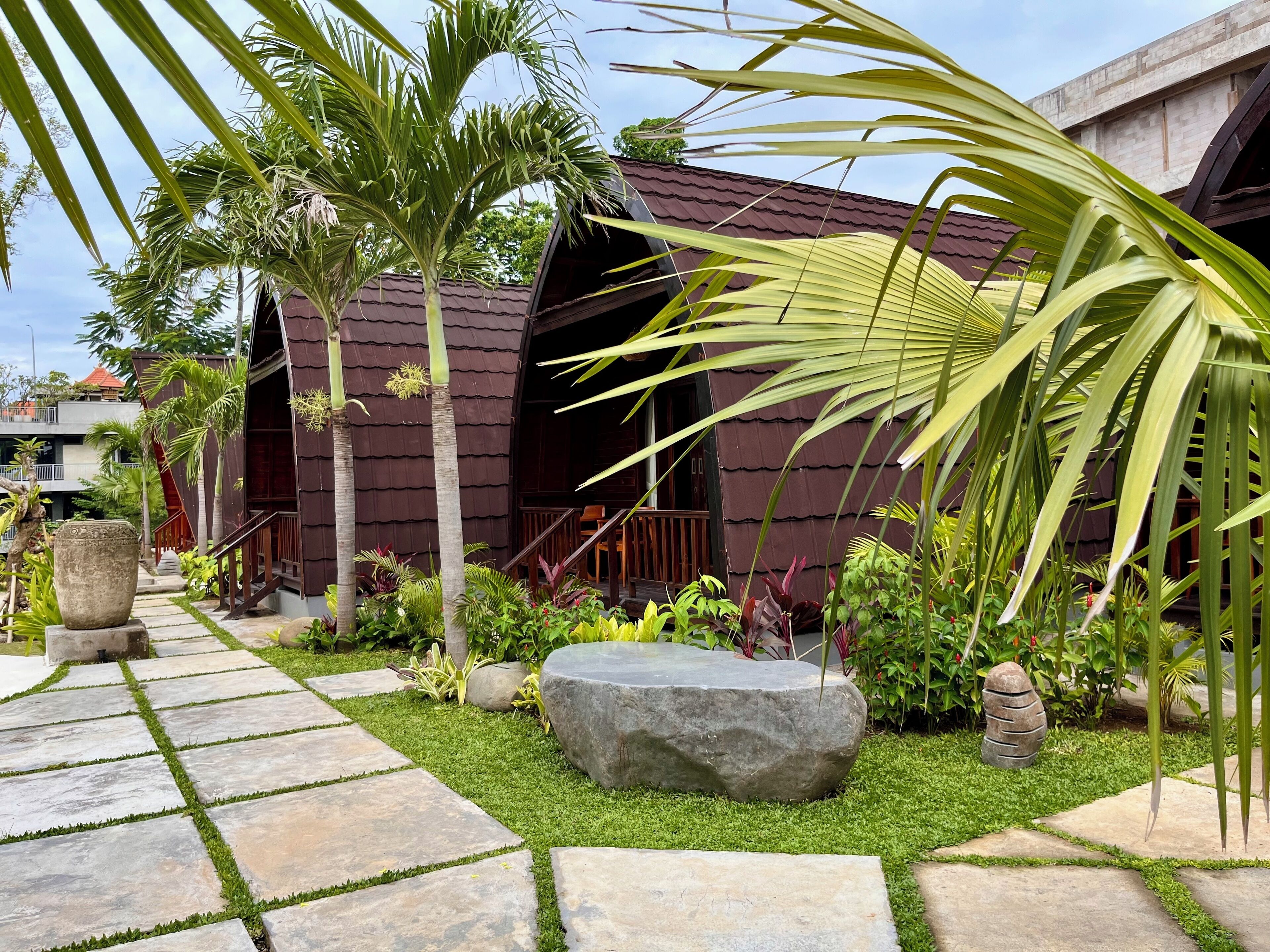 Deluxe Bungalow, Garden View | Property grounds