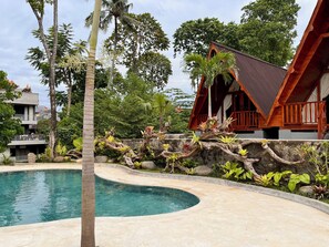 Kolam renang terbuka 