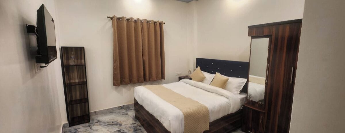 Deluxe Room | Laptop workspace, free WiFi