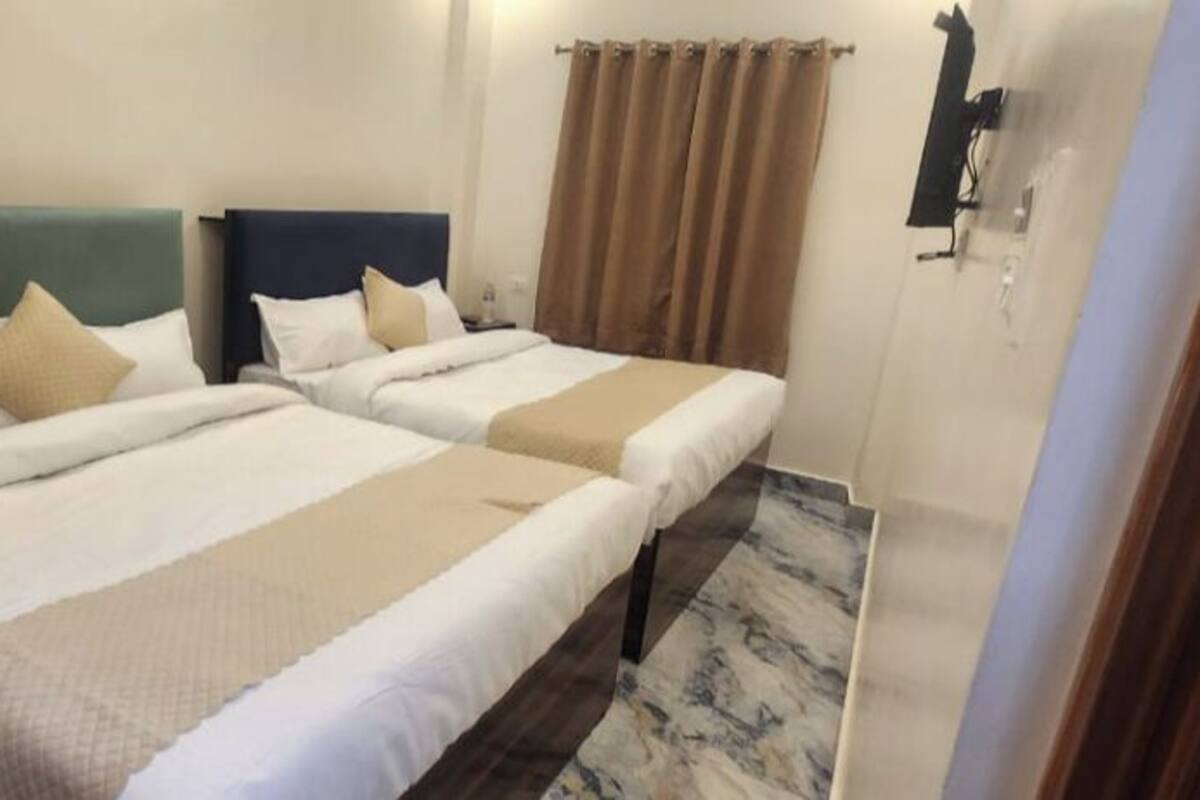 Deluxe Double Room | Laptop workspace, free WiFi