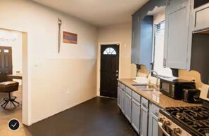 Microwave, oven, coffee/tea maker, cookware/dishes/utensils - Stylish Detroit Stay Close to City Highlights (Detroit)