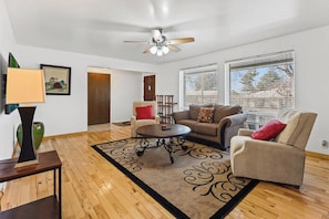 Living area - Cottonwood Heights Escape/Minutes to Trails & Views (Cottonwood Height)