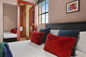 4 bedrooms, iron/ironing board, travel crib, free WiFi - The Gisele: 4BR/3BA for 8, Pool + Streetcar Stop (New Orleans)