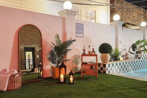Terrace/patio - The Gisele: 4BR/3BA for 8 | Pool + Streetcar Stop (New Orleans)