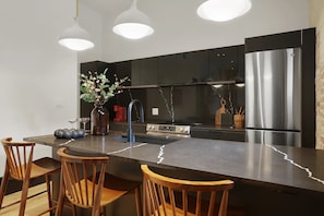 Coffee/tea maker, fridge, microwave, stovetop