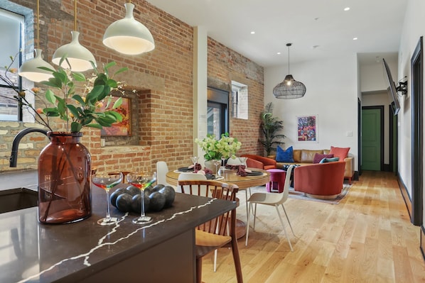 Interior - The Gisele: 4BR/3BA for 8 | Pool + Streetcar Stop (New Orleans)