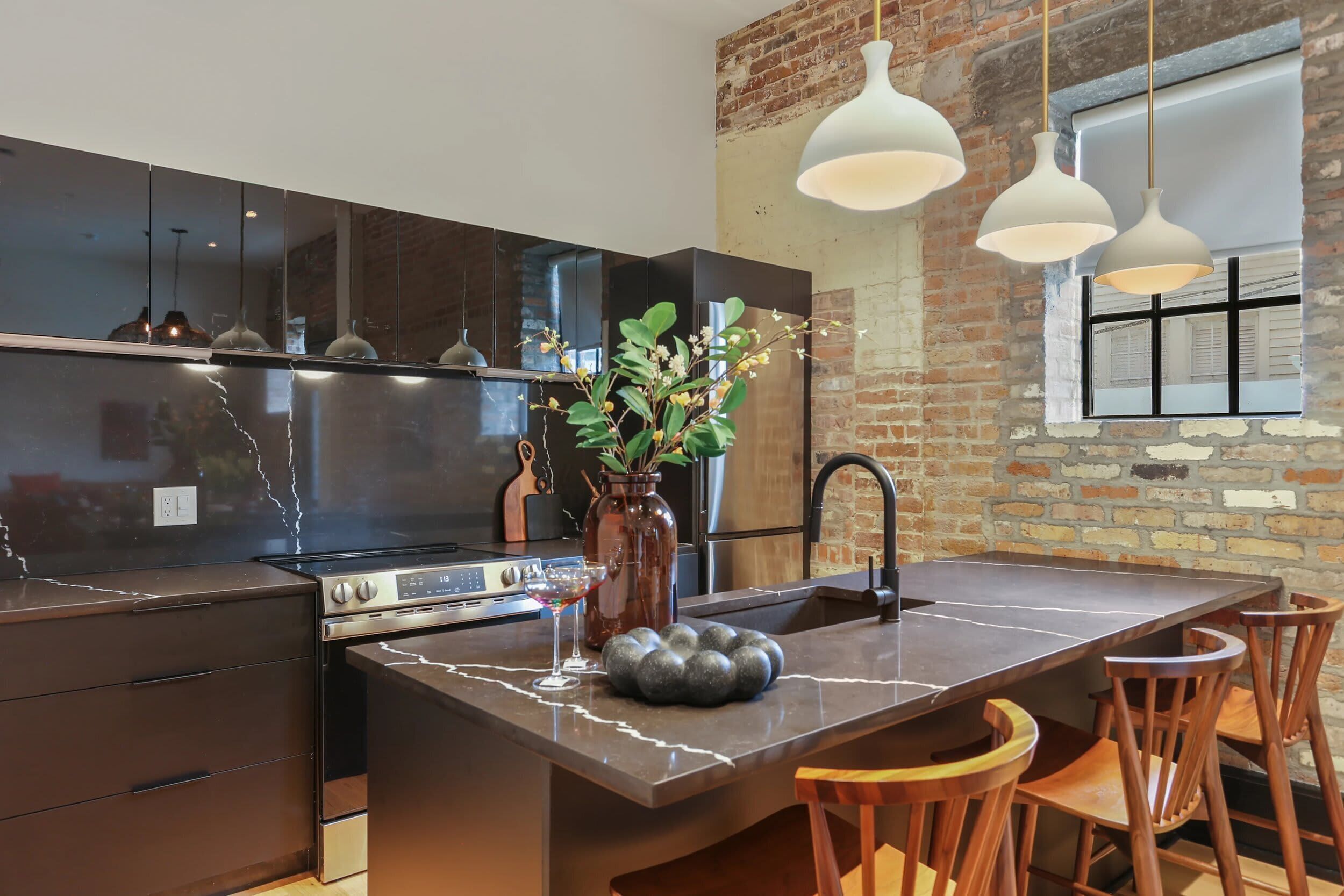 Fridge, microwave, stovetop, dishwasher