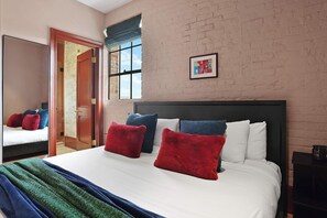 4 habitaciones, tabla de planchar con plancha y cuna de viaje 