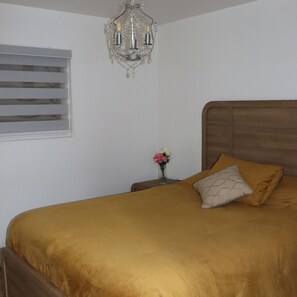 4 bedrooms, in-room safe, desk, iron/ironing board