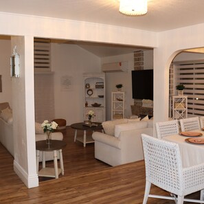 Dining - Beautiful 4B house with pool in the Bay area, minutes from , Airpot, TJ, beaches (Chula Vista)