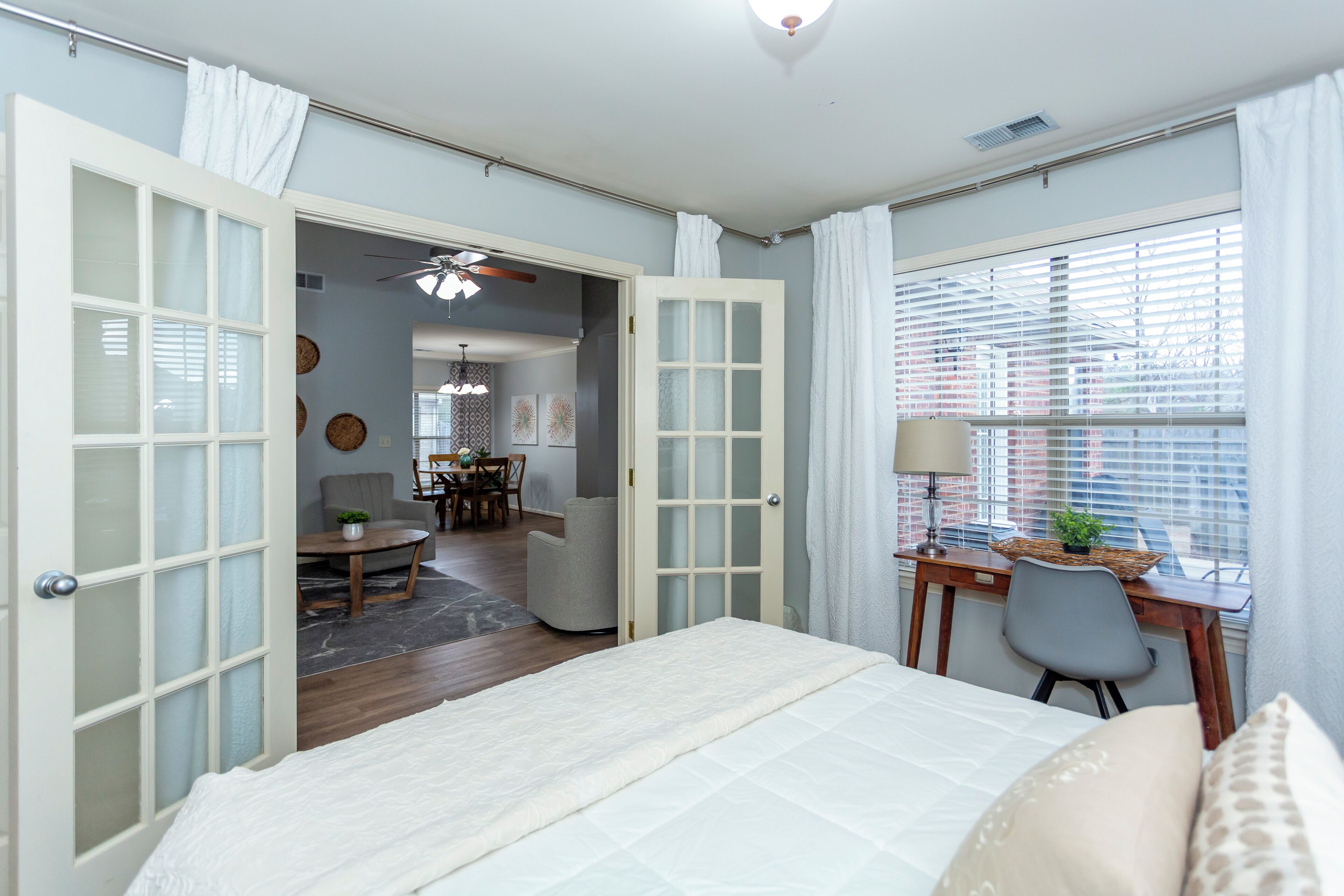 3 slaapkamers, een bureau, een strijkplank/strijkijzer, gratis wifi