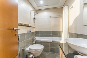 Doccia, asciugacapelli, bidet, asciugamani