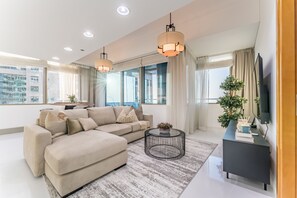 TV - Sea View, Short Stroll From Marina Walk and JBR Beach, With Easy Access to Tram and Metro (Dubai)