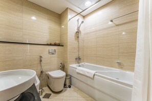 Doccia, asciugacapelli, bidet, asciugamani