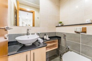Doccia, asciugacapelli, bidet, asciugamani