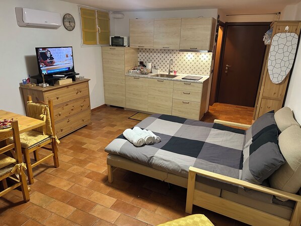 1 bedroom, iron/ironing board, free WiFi, bed sheets