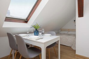 Dining - Spacious Studio in the Center | Mezzanine | For 6 Persons (Warszawa)