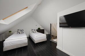 Iron/ironing board, travel cot, WiFi, bed sheets - Spacious Studio in the Center | Mezzanine | For 6 Persons (Warszawa)