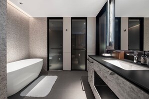 Premier Suite, Private Bathroom, City View | Bathroom