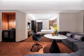 Luksus-dobbeltrom, rengjøring, byutsikt | Oppholdsområde