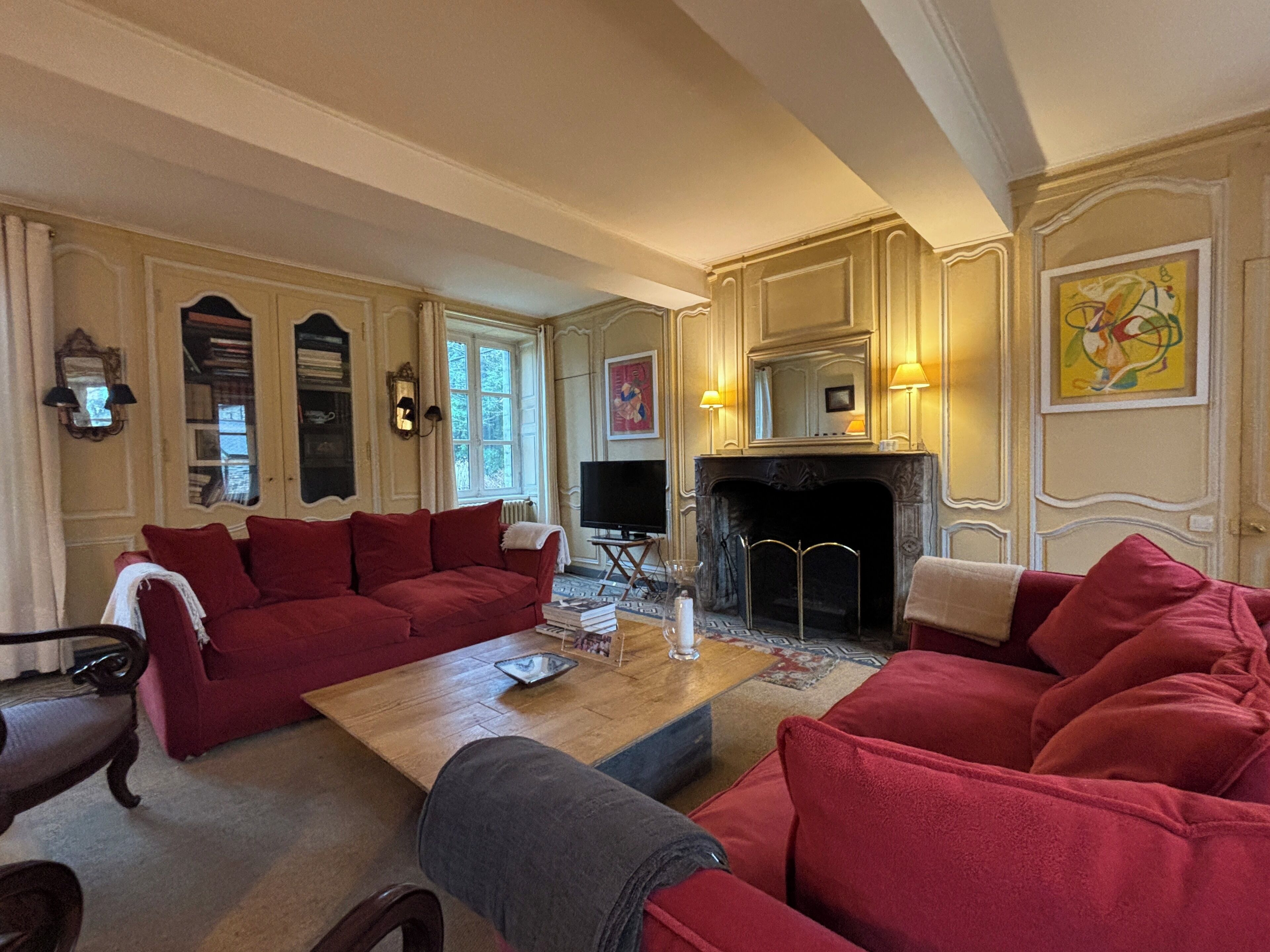 Télévision, cheminée