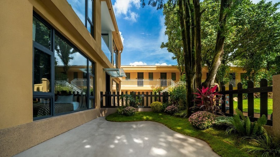 Blossom Manoir Dali Old Town