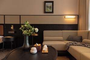 Standard Double Room | Free minibar, desk, blackout drapes, iron/ironing board - Blossom Manoir Dali Old Town (Dali)