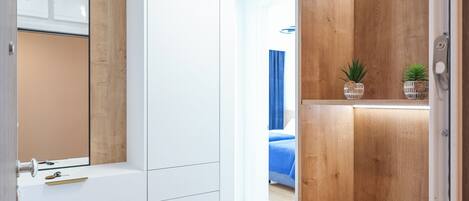 2 bedrooms, desk, iron/ironing board, travel cot