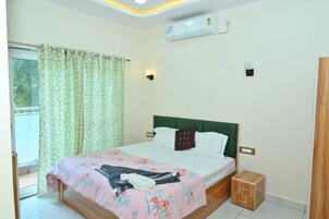 Deluxe Room, 1 Queen Bed, Air conditioning | Free WiFi