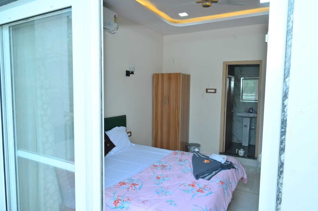 Deluxe Room, 1 Queen Bed, Air conditioning | Free WiFi