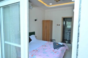 Deluxe Room, 1 Queen Bed, Air conditioning | Free WiFi - Radha Krishna Heritage  (Hospet)