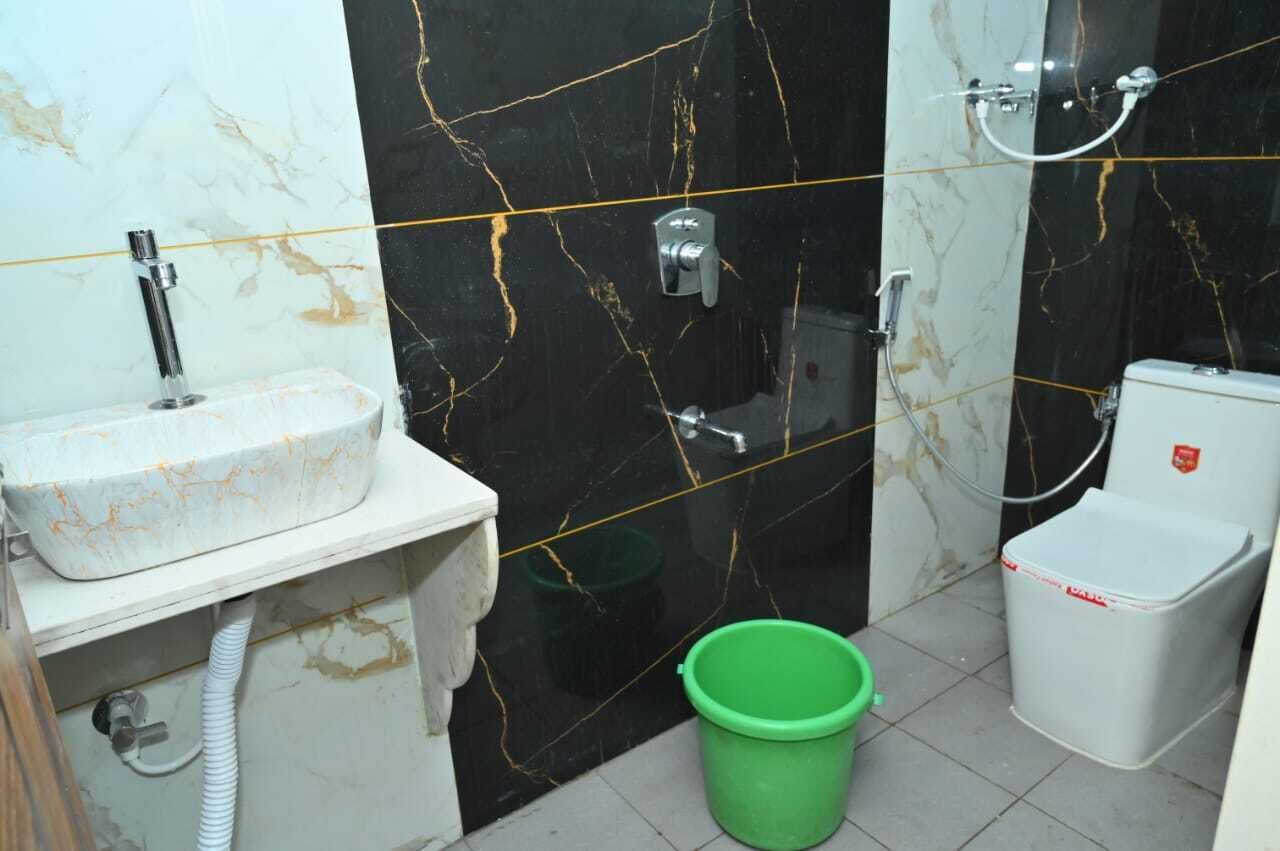 シャワー、タオル、石鹸、シャンプー