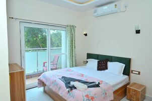 Deluxe Room, 1 Queen Bed, Air conditioning | Free WiFi
