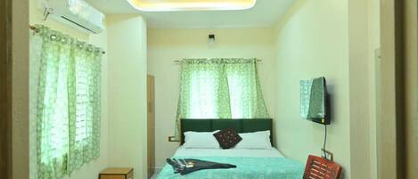 Deluxe Room, 1 Queen Bed, Air conditioning