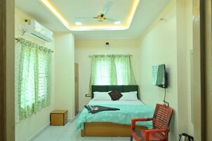 Deluxe Room, 1 Queen Bed, Air conditioning | Free WiFi