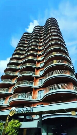 A high-rise building with multiple balconies and a visible sign that reads "MIRAGE". - Elegant 2BR Luxury Apt•Modern, Cozy, Airport Pool, Mirage , Accra  (Accra)