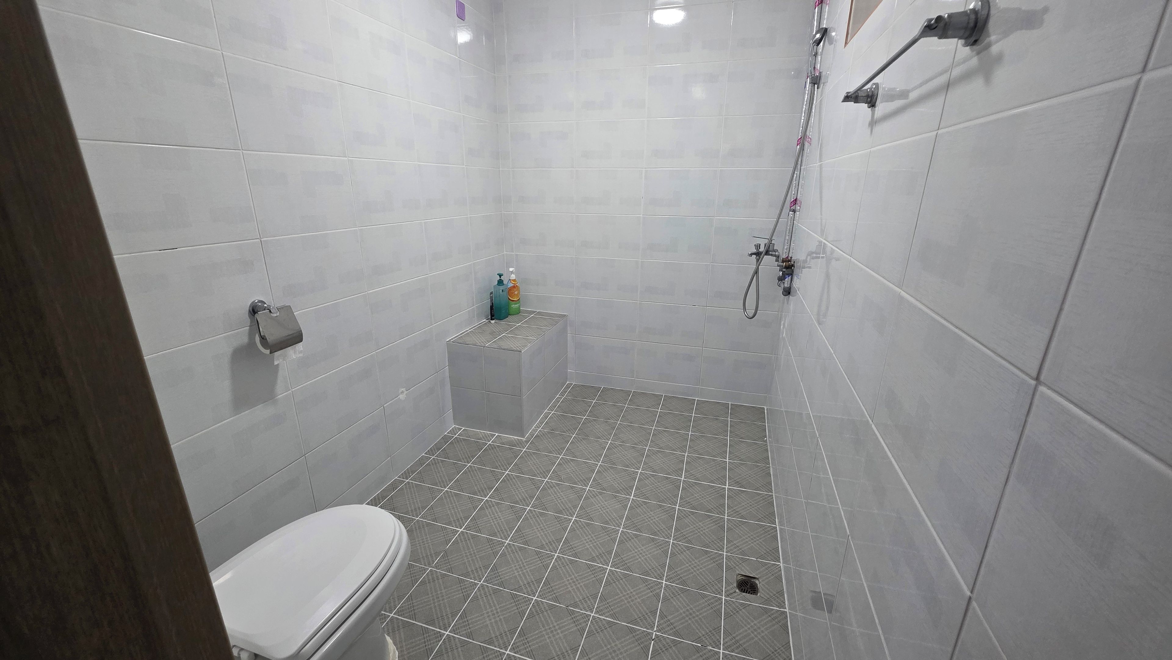 Standard Double Room | Bathroom | Shower, hair dryer, slippers, towels