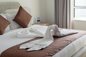 Free cots/infant beds, free WiFi, bed sheets - Samaya Holiday Homes Lake City Suits  (Dubai)