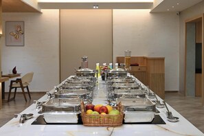 Daily buffet breakfast for a fee - Enrise By Sayaji Junagadh (Junagadh)
