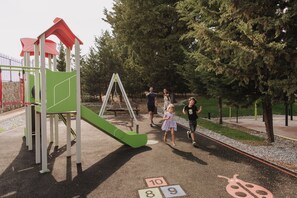 Children’s area - Lustica Centrale 2-bedroom apartment with pool access (Radovići)