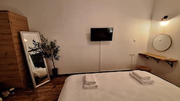 1 bedroom, in-room safe, desk, iron/ironing board