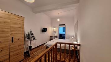 1 bedroom, in-room safe, desk, iron/ironing board