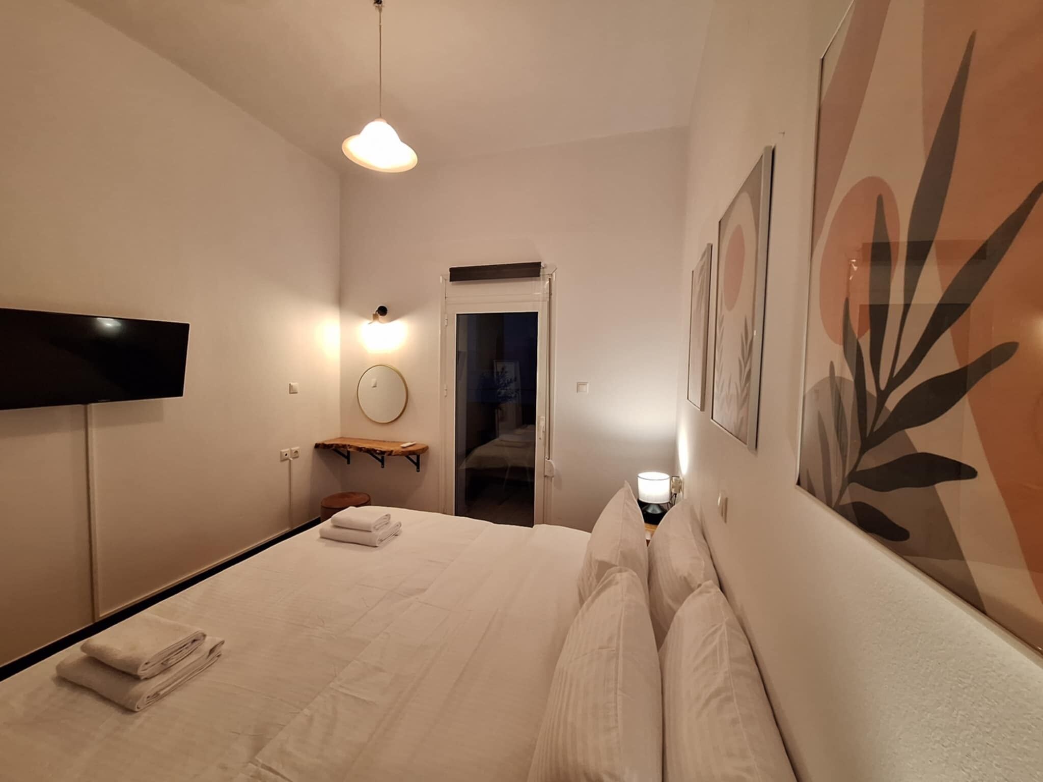 1 bedroom, in-room safe, desk, iron/ironing board